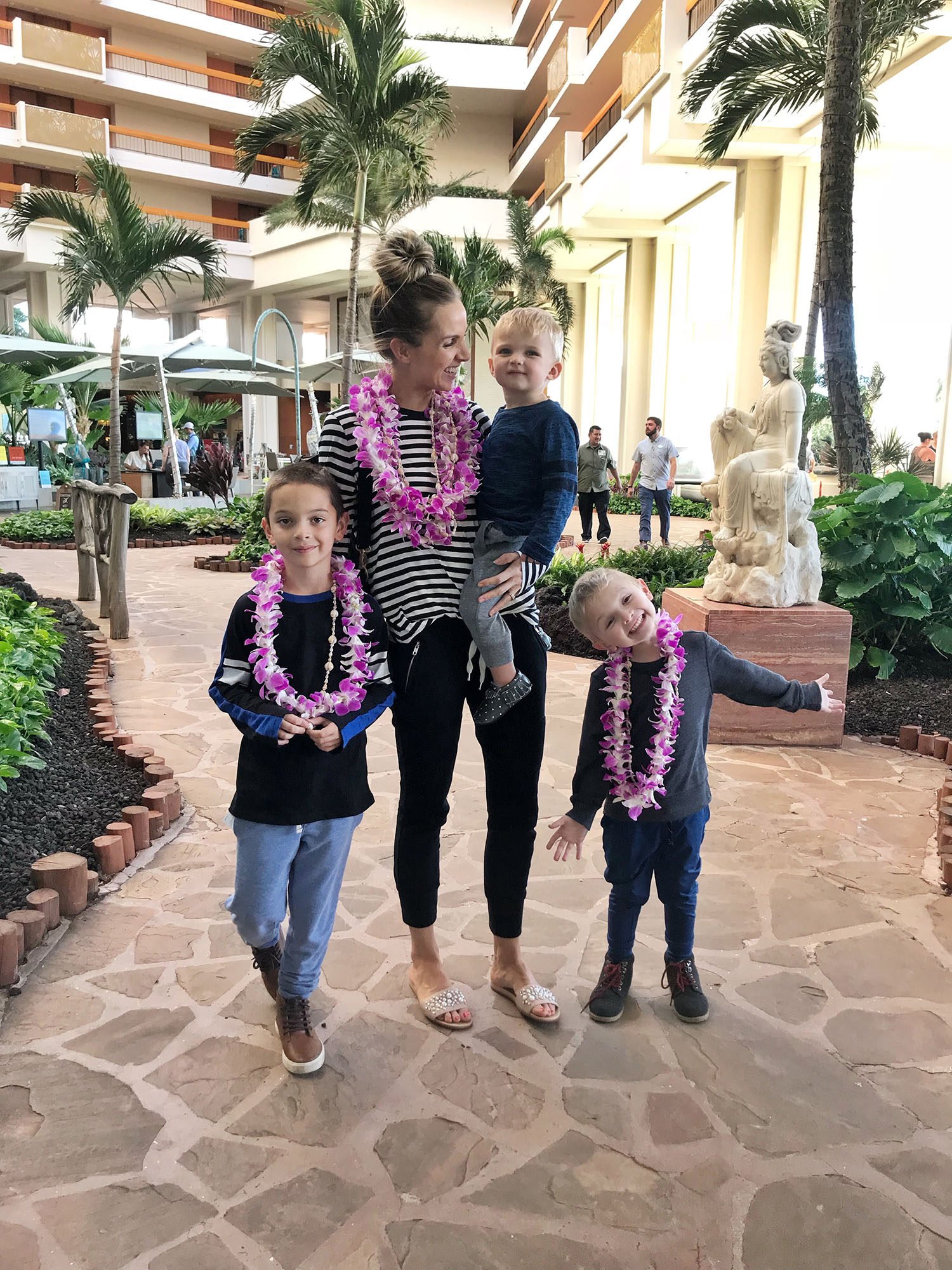 casual vacation outfit | merricksat.com