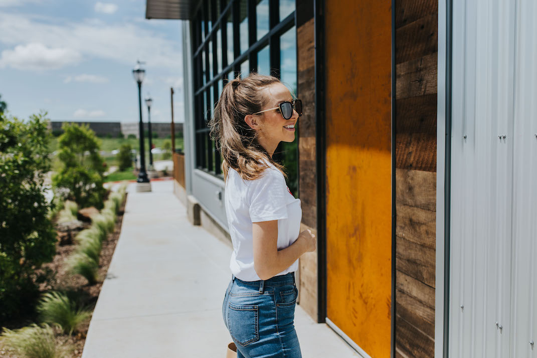 two cute outfits with jeans for summer
