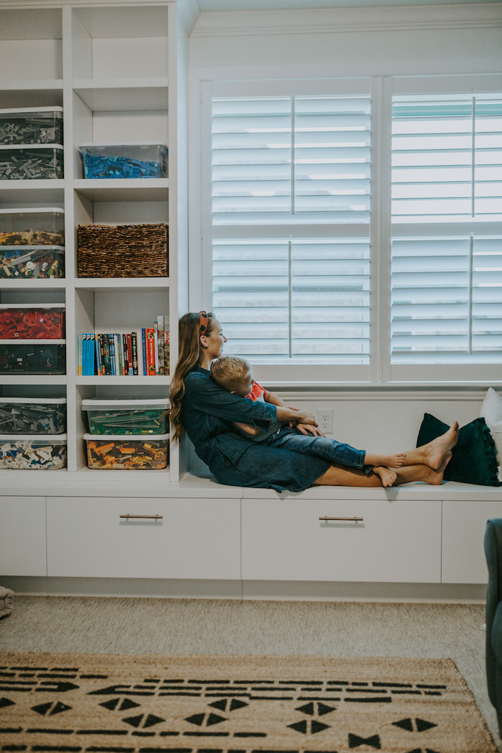 built in window seat and bookshelf